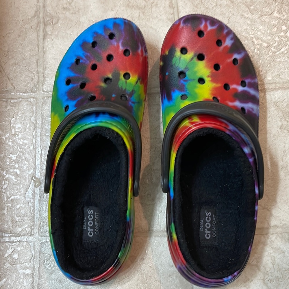 Adult classic Tie Dyed fleece lined Crocs size 12 M men’s